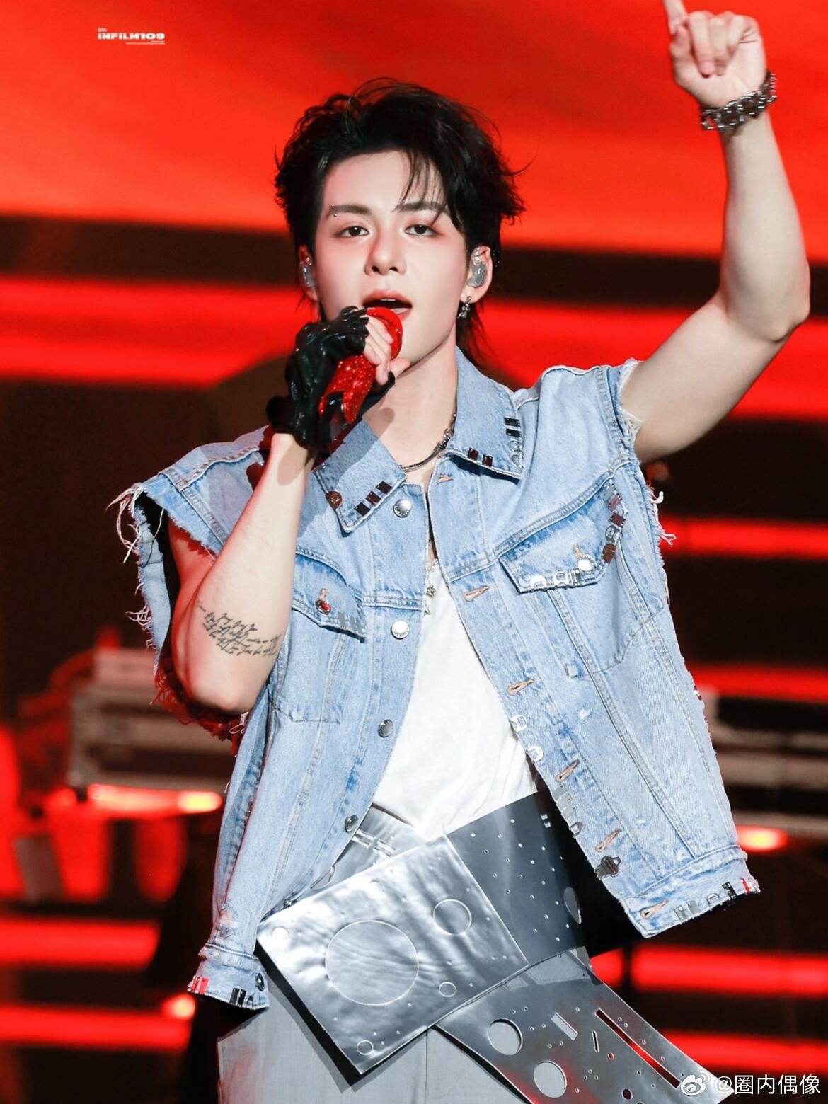 曾舜晞双语单曲连登热榜，跨界音乐持续输出爆款