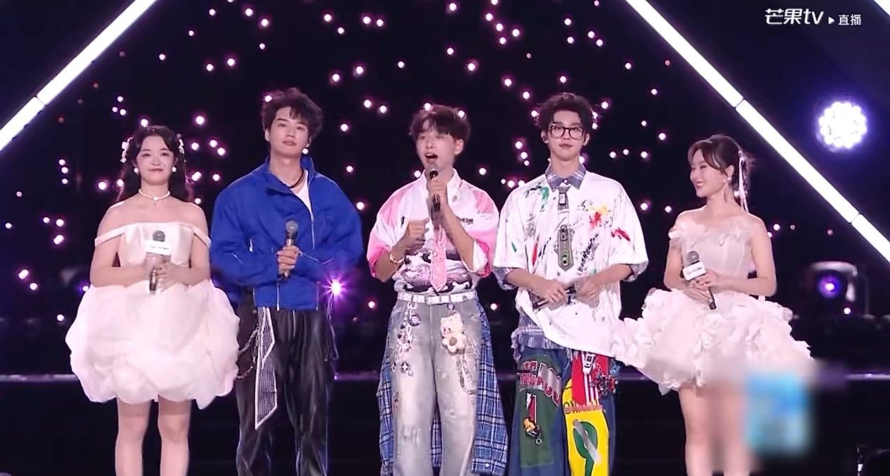 文韬缺席演唱会却成全场焦点，VCR闪现兄弟连cue