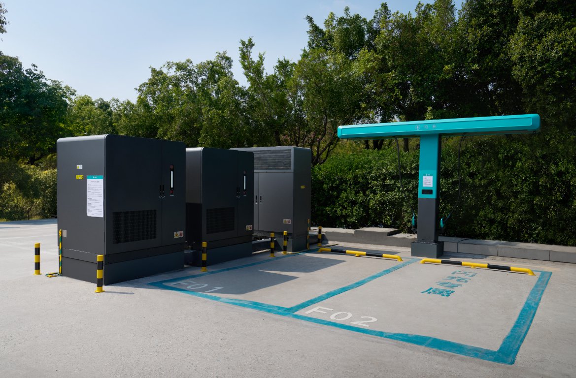 比亚迪发布第二代刀片电池闪充技术，年底全国建20000座闪充站