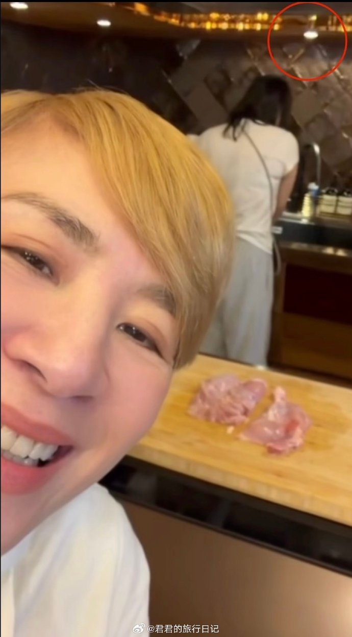 李超吴彤争抢吴君如加盟综艺节目