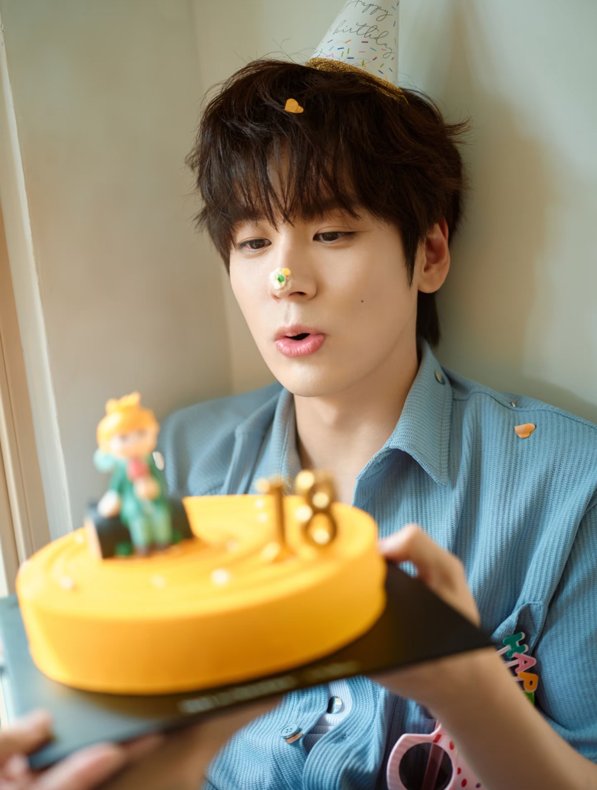 魏哲鸣刘亦菲等明星晒生日照庆生