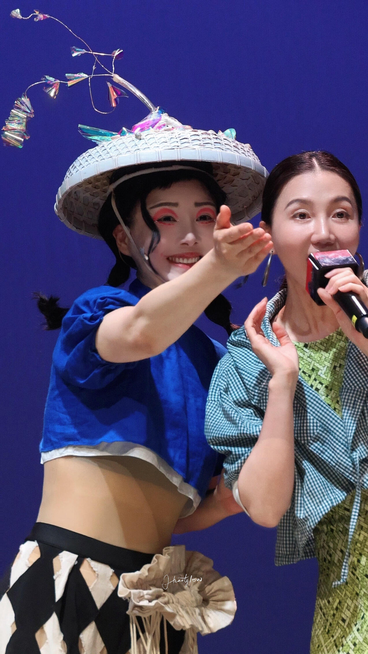 阿朵音乐剧谢幕惊见林青霞台下观看
