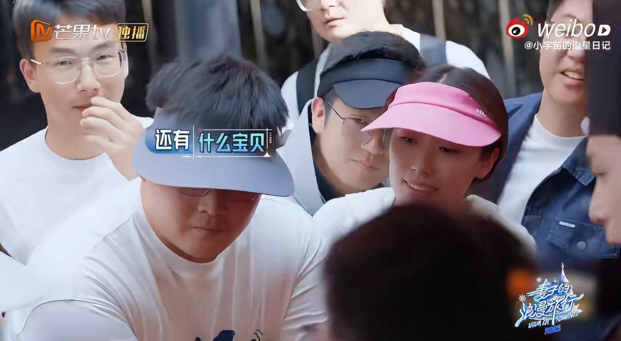 秦昊综艺拍卖孙杨腹肌，双方互动笑点十足