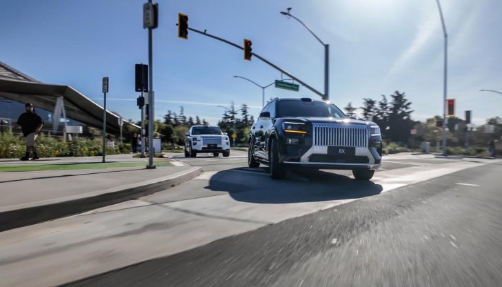 吉利发布全球首个舱驾融合系统，极氪8X首发搭载