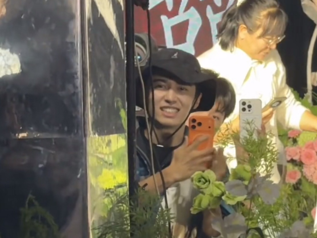 赵小童出席仲麟婚礼现场