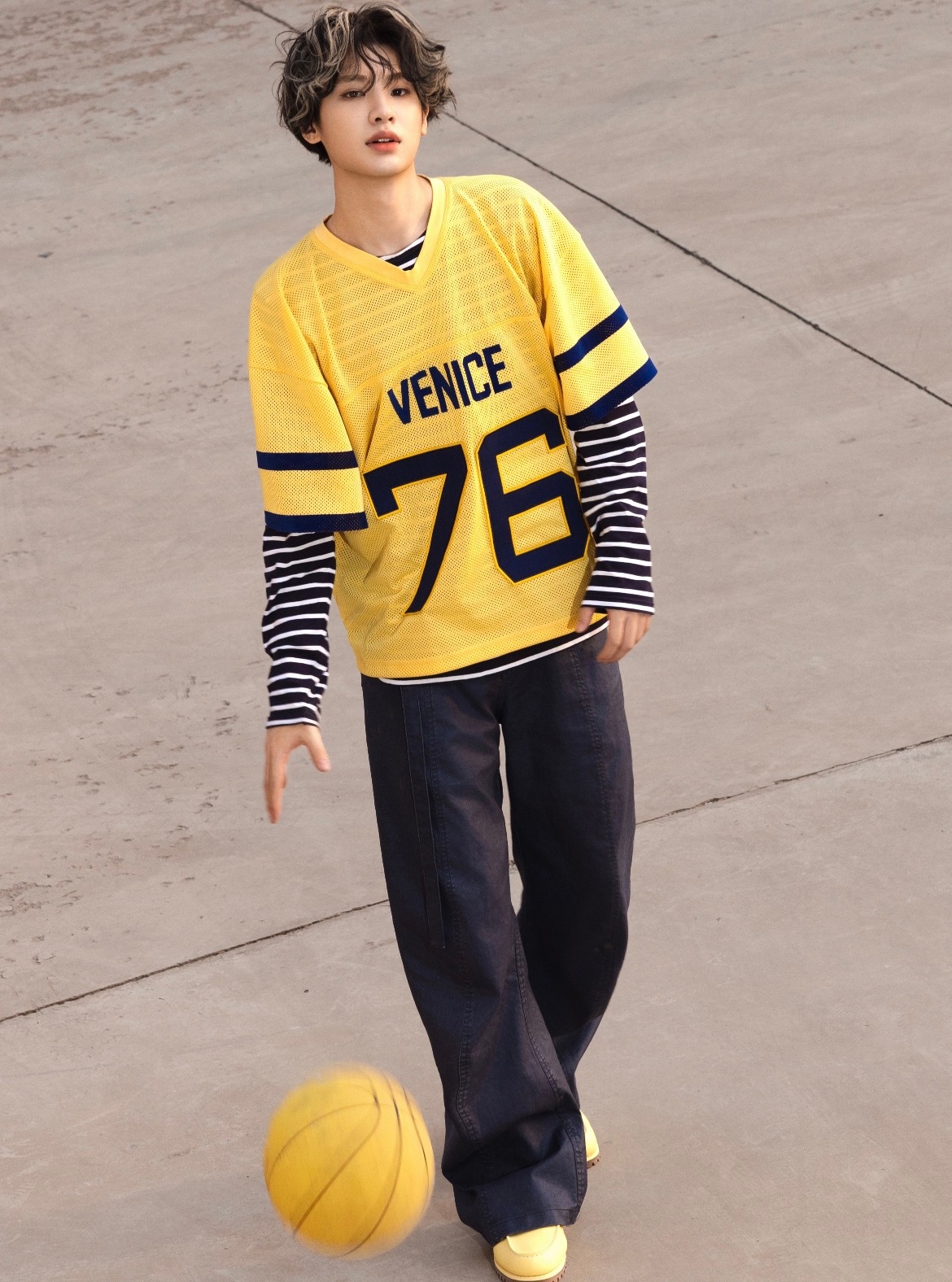 黄明昊周柯宇等15位明星篮球服造型曝光