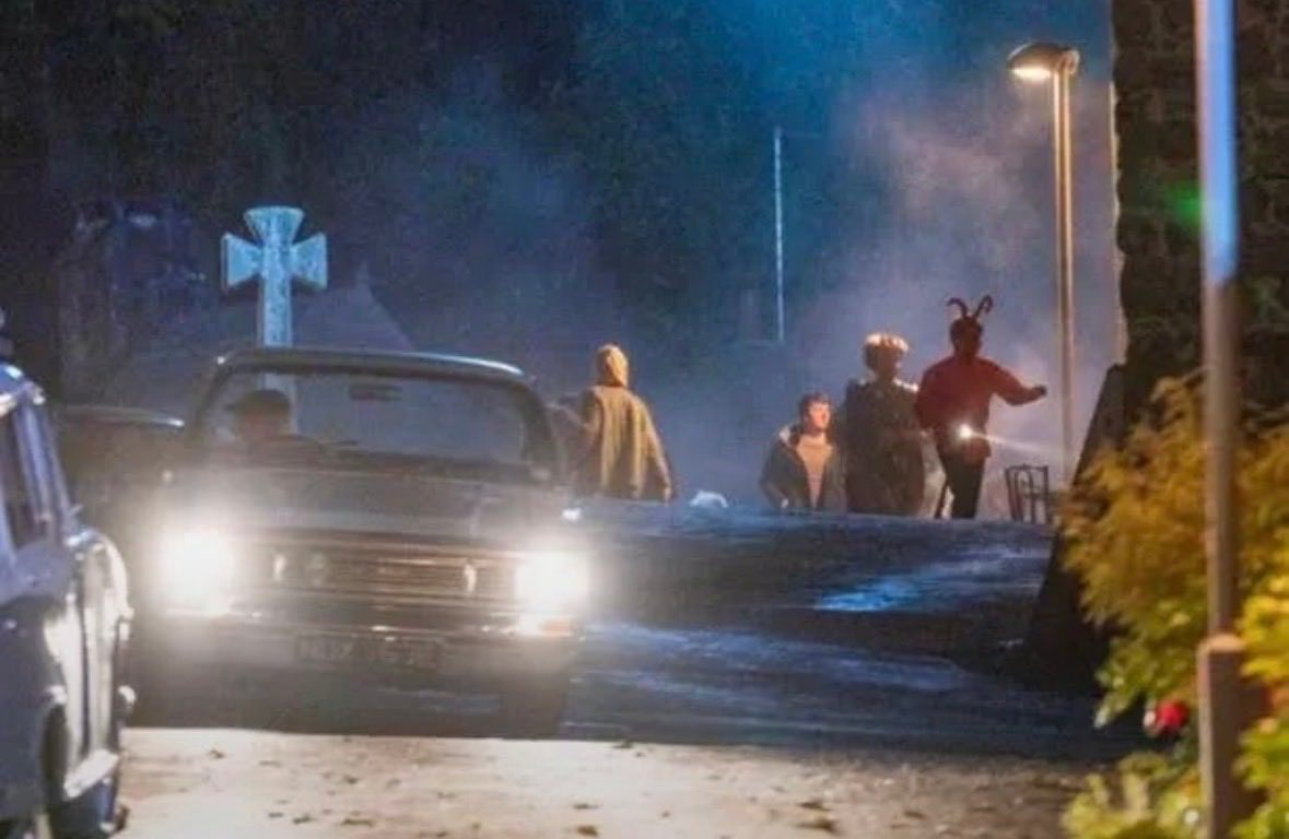 剧版《哈利·波特》戈德里克山谷戏曝光，重现伏地魔杀害莉莉詹姆场景