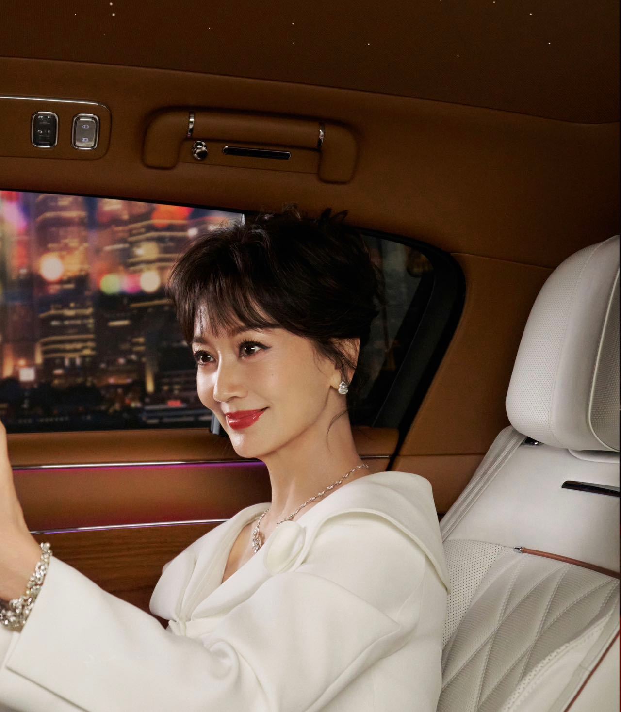 赵雅芝现身芭莎活动优雅依旧