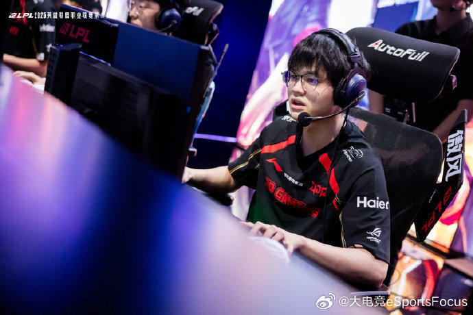 JDG战队赛后调整状态备战下一场