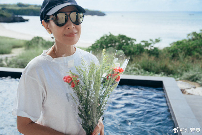 刘若英发文缅怀祖母，称比想象中更想念