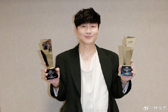 朴宝剑自曝是林俊杰歌迷，后台索要签名