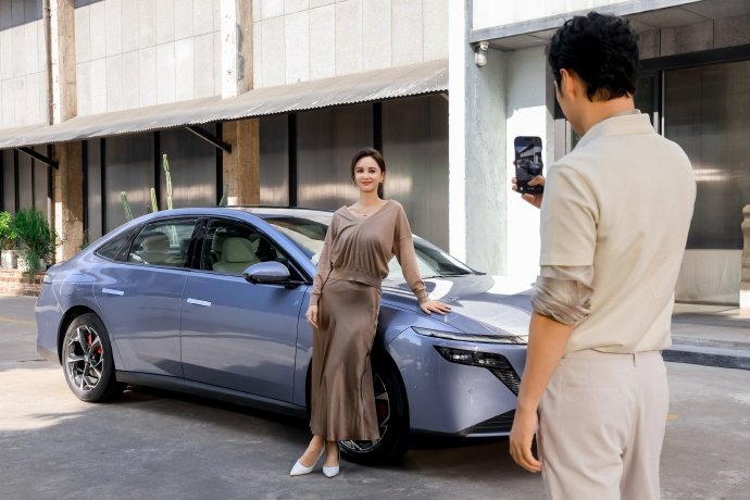 袁弘夫妇同款日产N6上市，180km纯电续航、570L后备箱解锁松弛出游