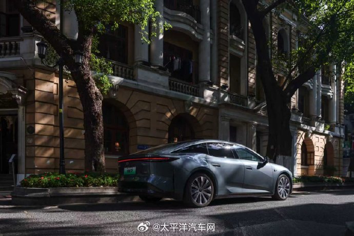 丰田铂智7获CMF至尊金奖，20万级纯电轿车展现东方美学