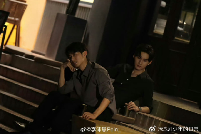李沛恩江衡暗黑系合照曝光，造型适配度高