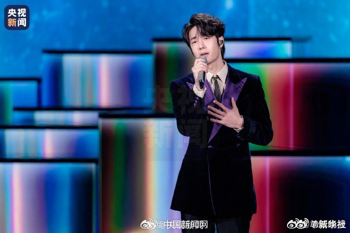 春晚舞台回顾，王一博萧敬腾周深等献唱经典