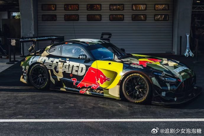 85号赛车手王一博赛场驰骋破风逐影