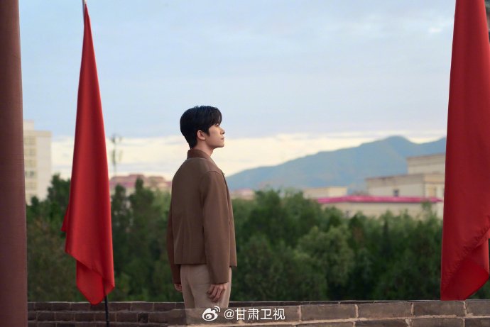 易烊千玺在甘肃会宁讲述青春的长征