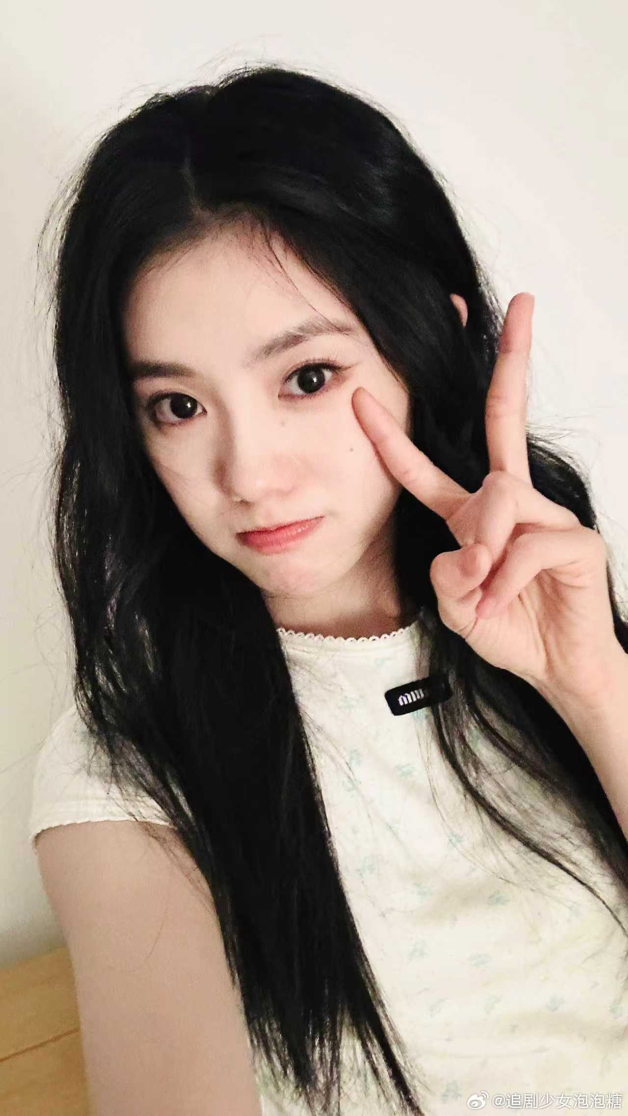 刘浩存喝粥揭谜底，对粉丝说土味情话