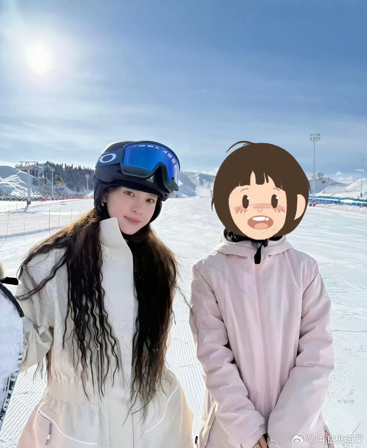 网友新疆偶遇欧阳娜娜滑雪