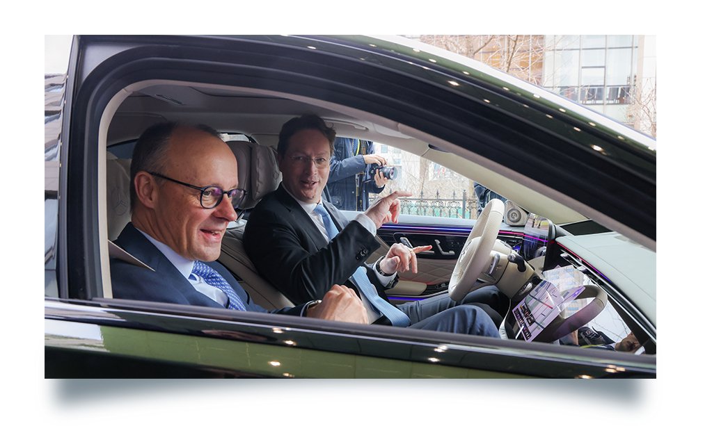 德国总理默茨体验奔驰S级赞中德合作辅助驾驶技术