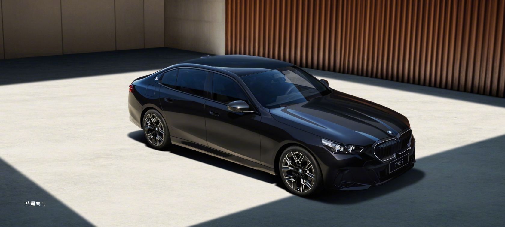 2026款宝马5系i5上市，增配降价36.8万起
