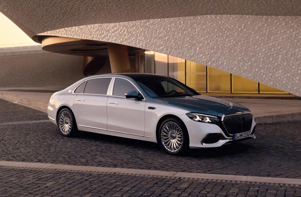 曼城球星哈兰德40万英镑购入限量版奔驰超跑