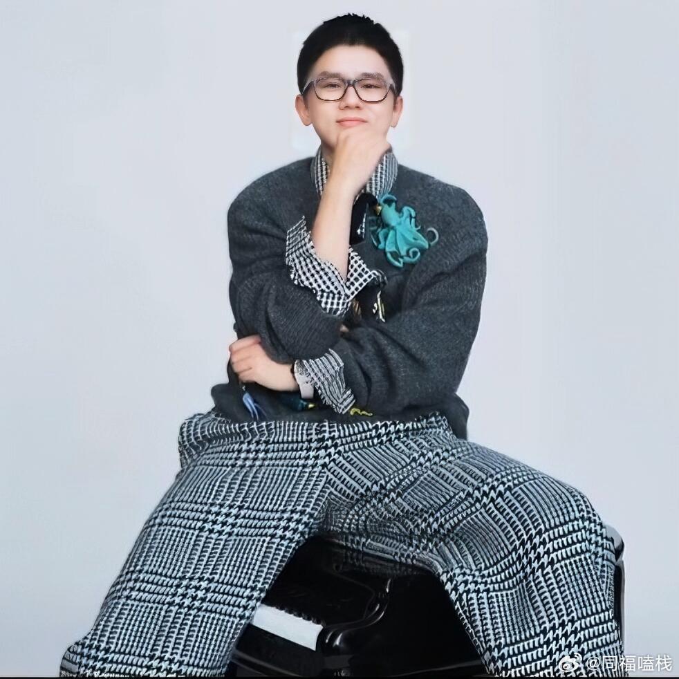 张杰新发型引粉丝热议，直呼太老实