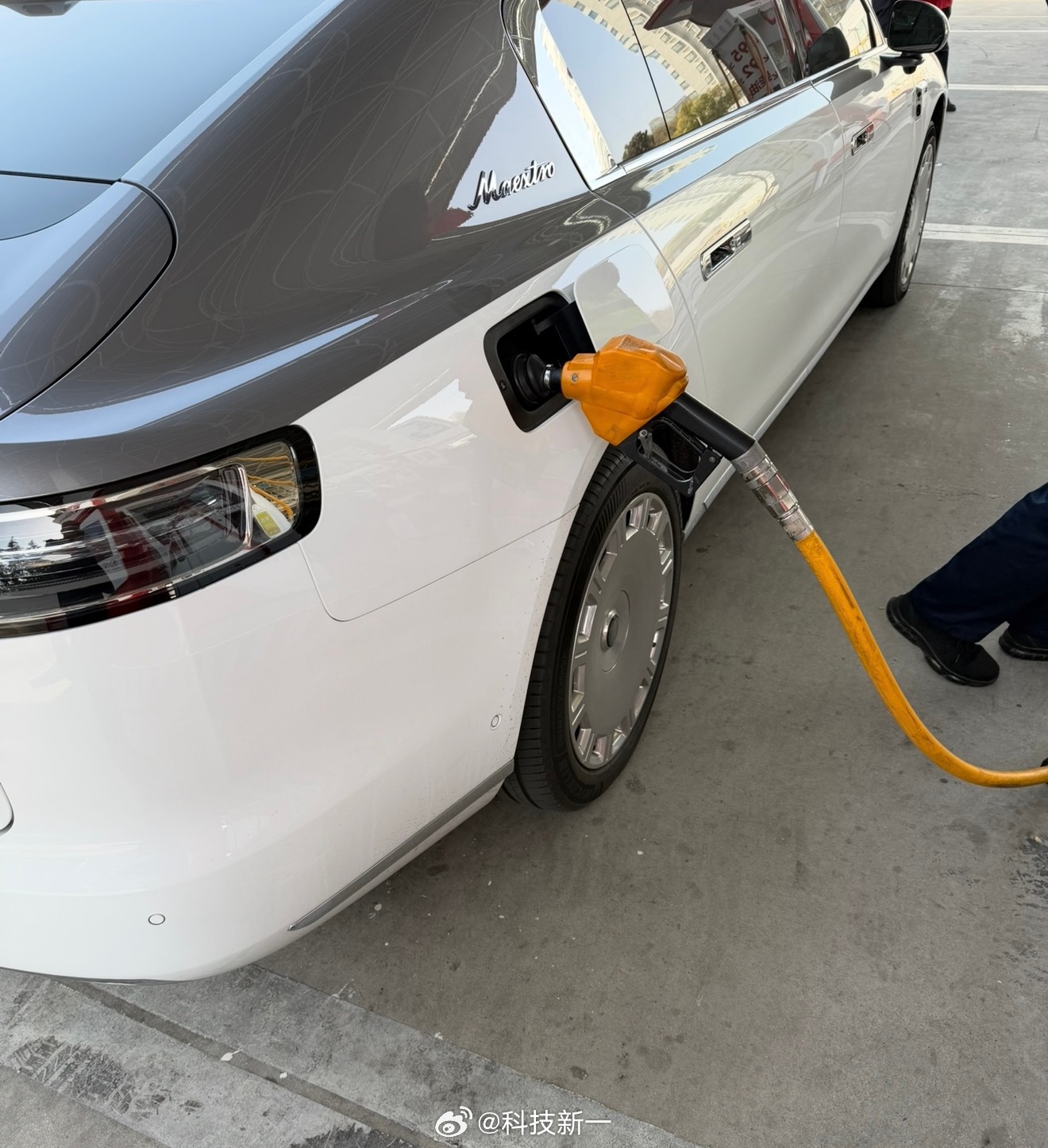 新能源车主用支付宝加油卡为增程车加油