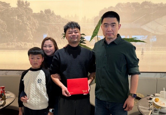 李想赴海盐宴请救人车主，赠三年免费换车权益