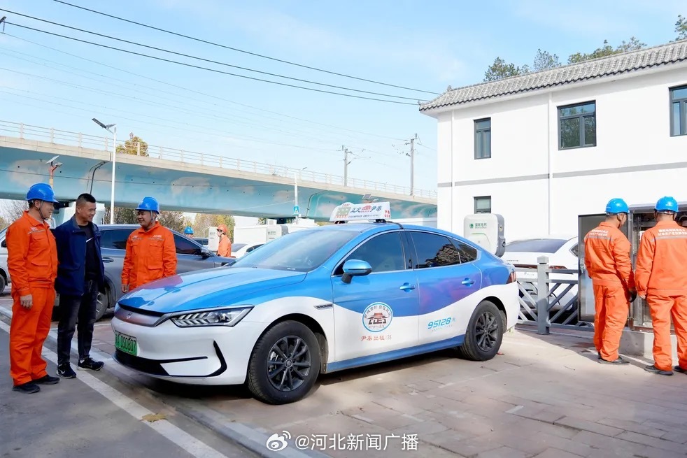 石家庄塔元庄村投运首个村级V2G充电站，实现车网双向供电