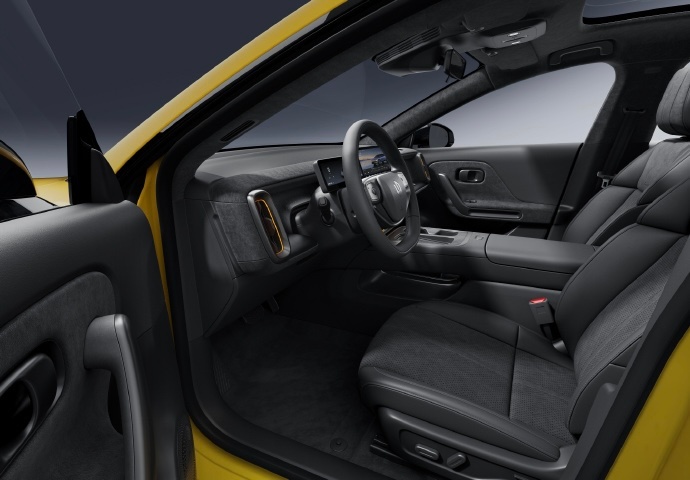 零跑Lafa5内饰曝光，设计简约