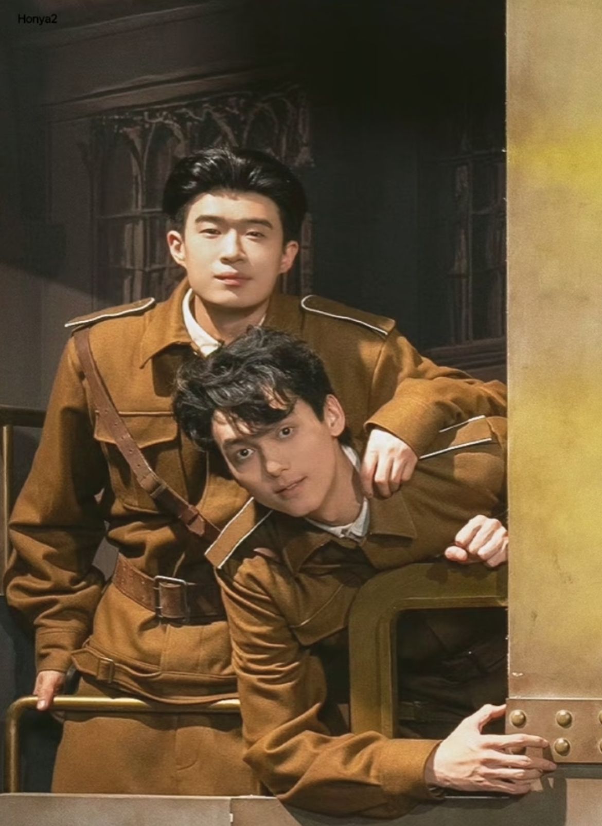 雷淞然张呈演示问界M7自动泊车与零重力座椅