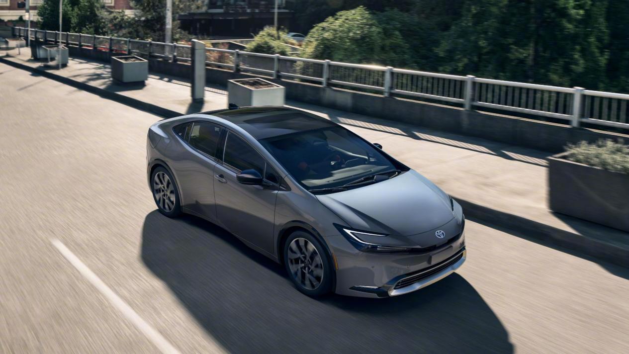 丰田押注混动汽车，2028年全球产量目标670万辆