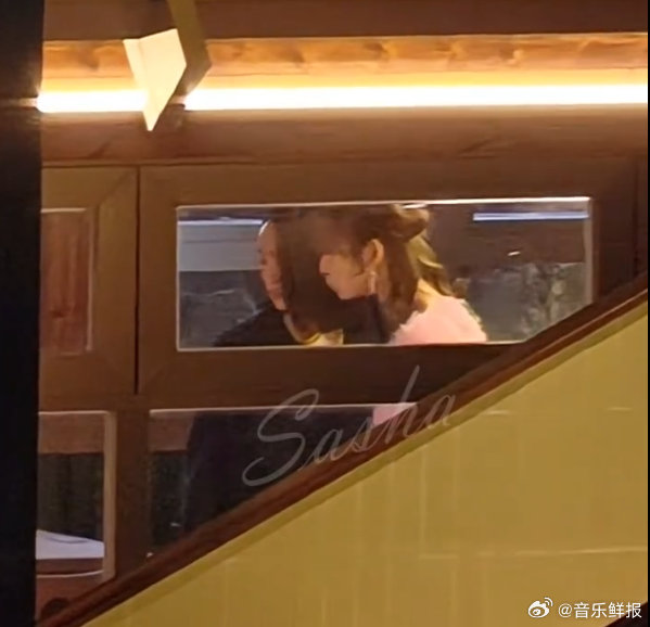 武汉偶遇林依晨张艺凡拍电影，产后状态在线颜值能打