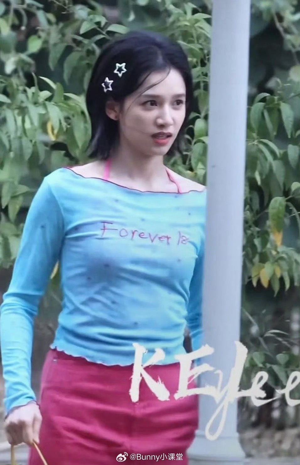 张婧仪生图路透引粉丝不满，菜市场造型成焦点