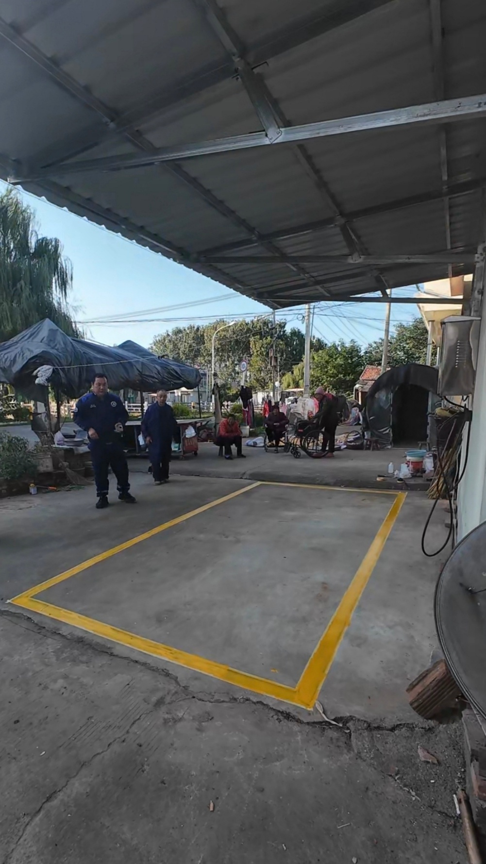 鸿蒙智行售后驱车50分钟为新手车主画车位线