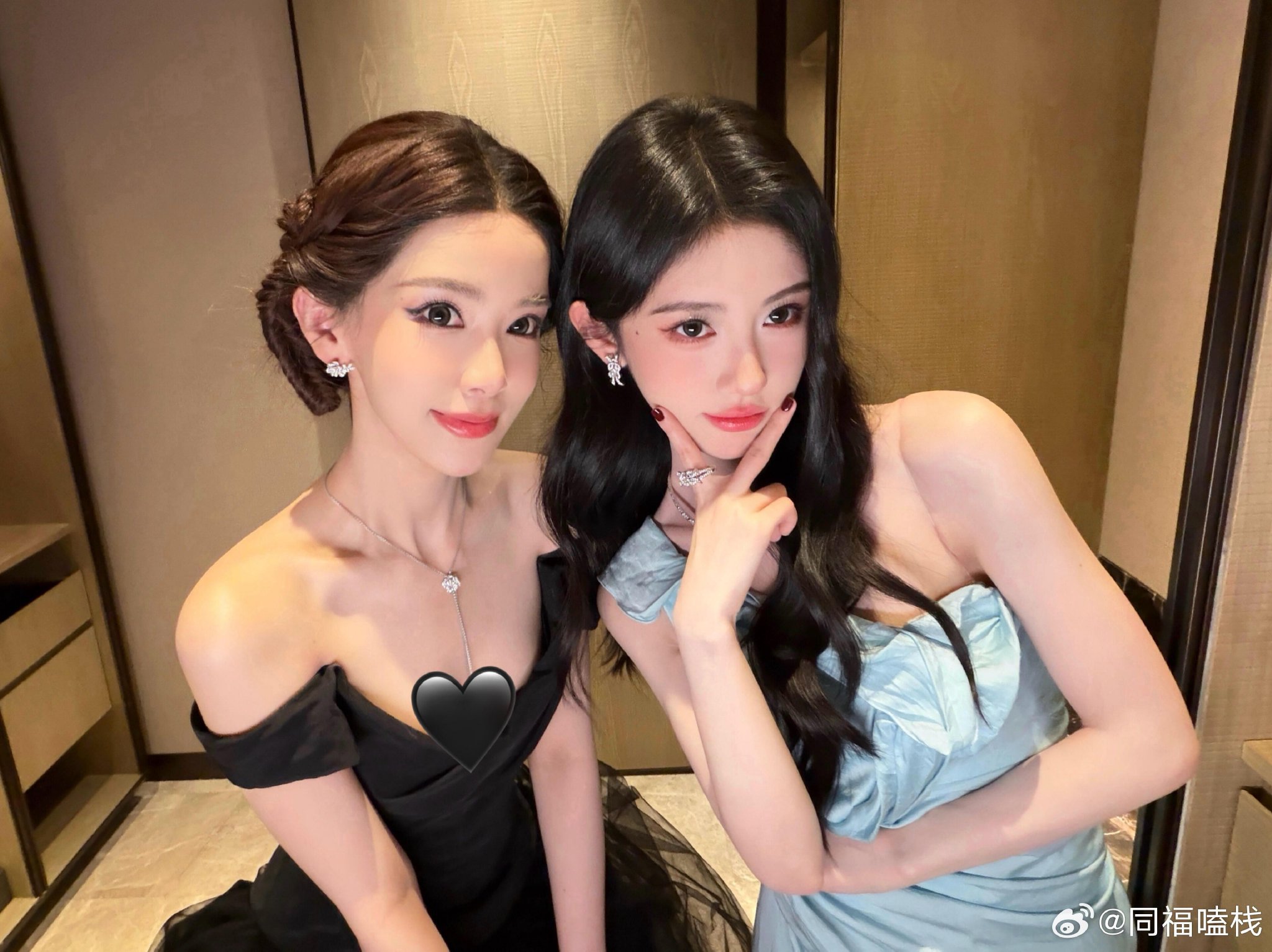 鞠婧祎与迅猛龙亮相时尚芭莎珠宝盛典