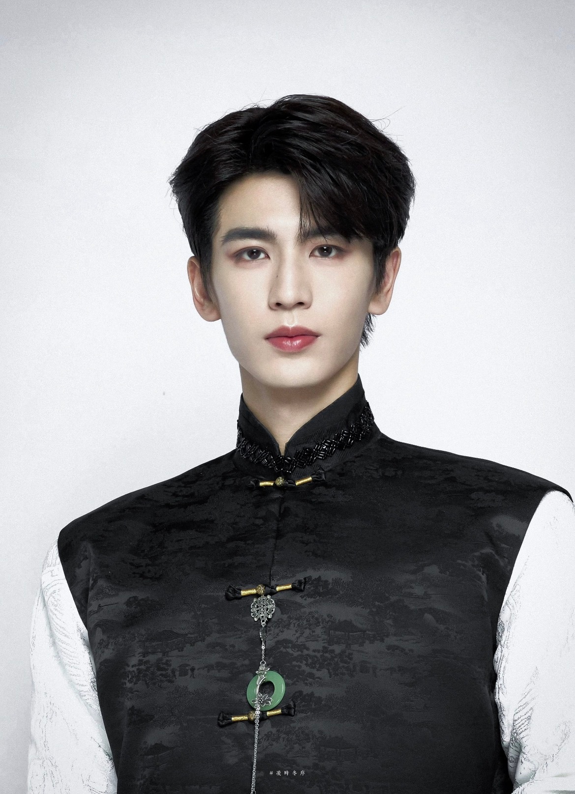 张凌赫陈都灵等16位明星民国风造型亮相