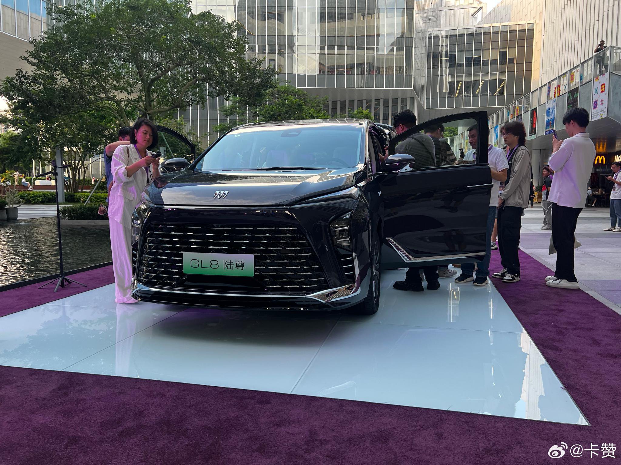 全新GL8陆尊上市，全系艾维亚标配新能源头等舱