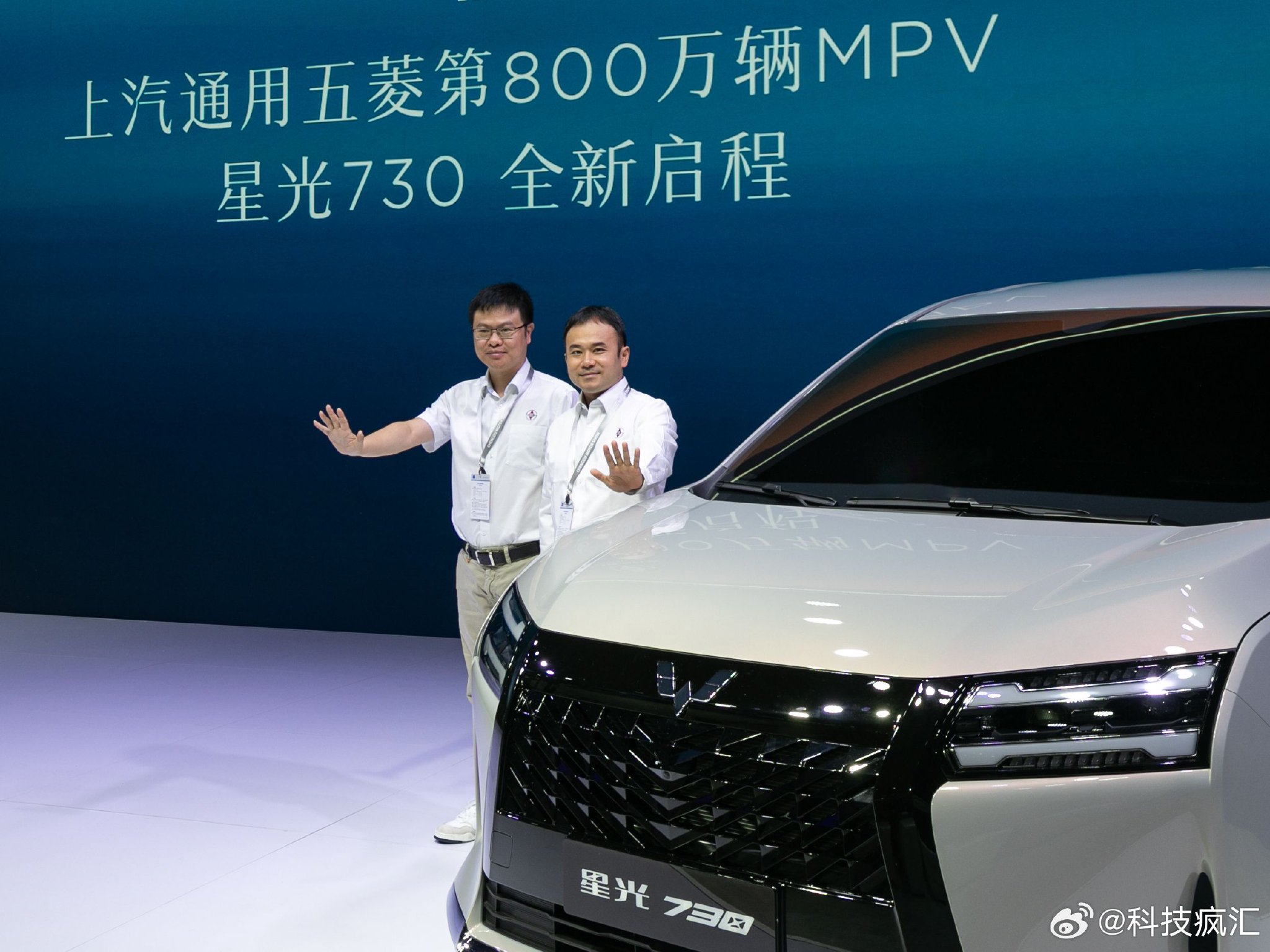 五菱星光730三动力MPV亮相成都车展，七座大空间电动侧滑门定义新时代MPV