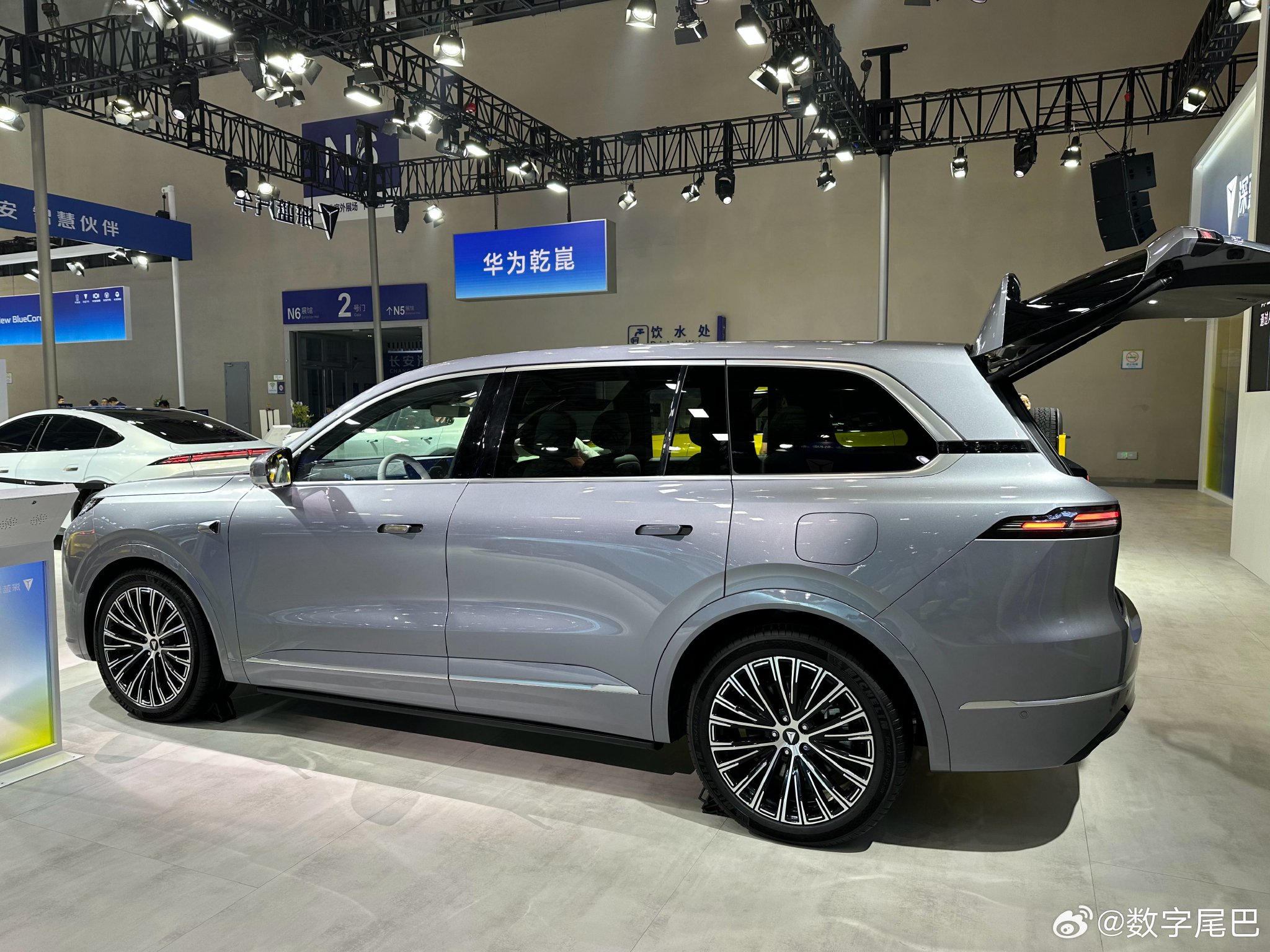 24万新车配置媲美理想L9引热议