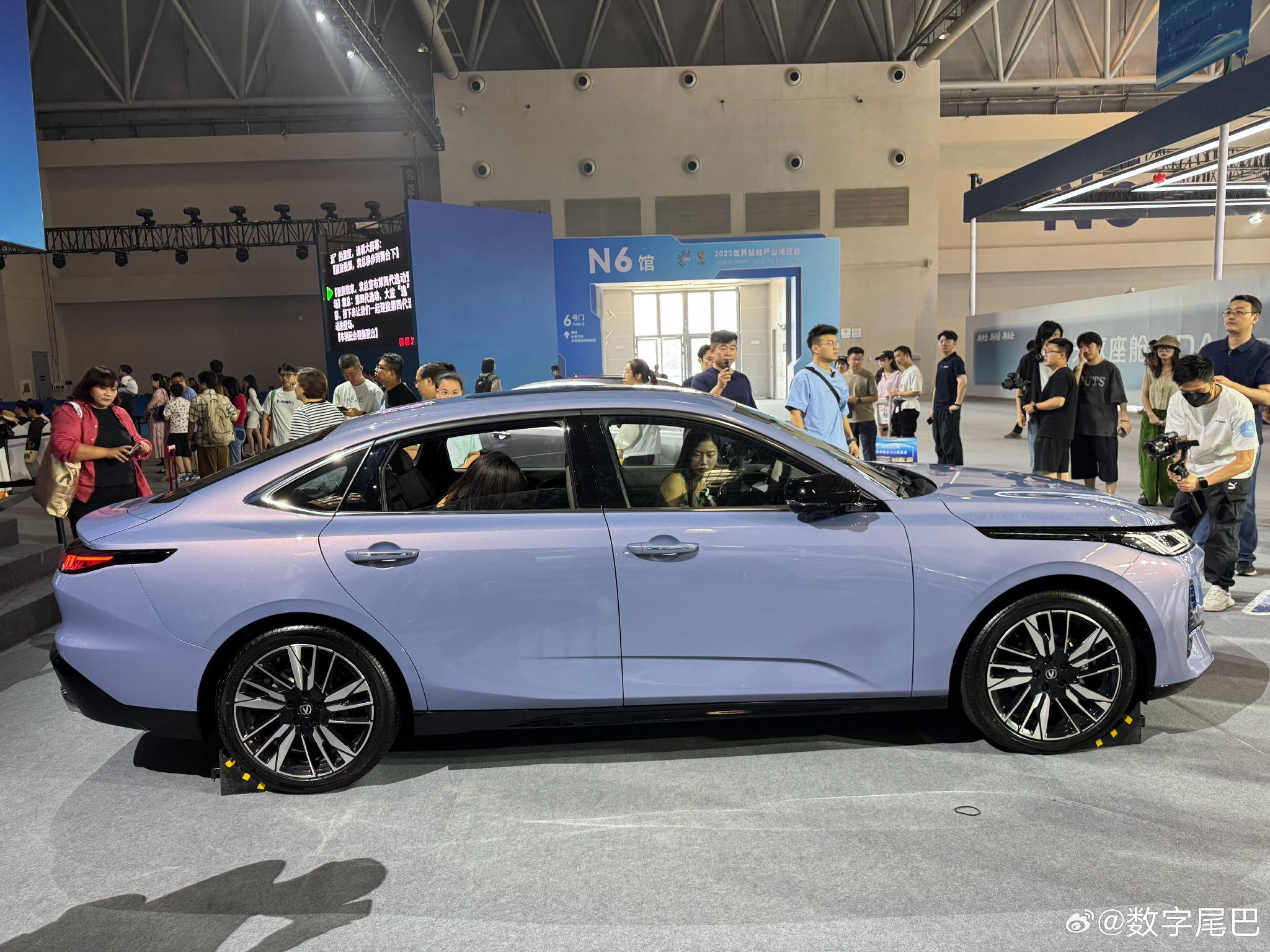 第四代逸动限时7.29万起，标配14.6寸屏及智能驾驶