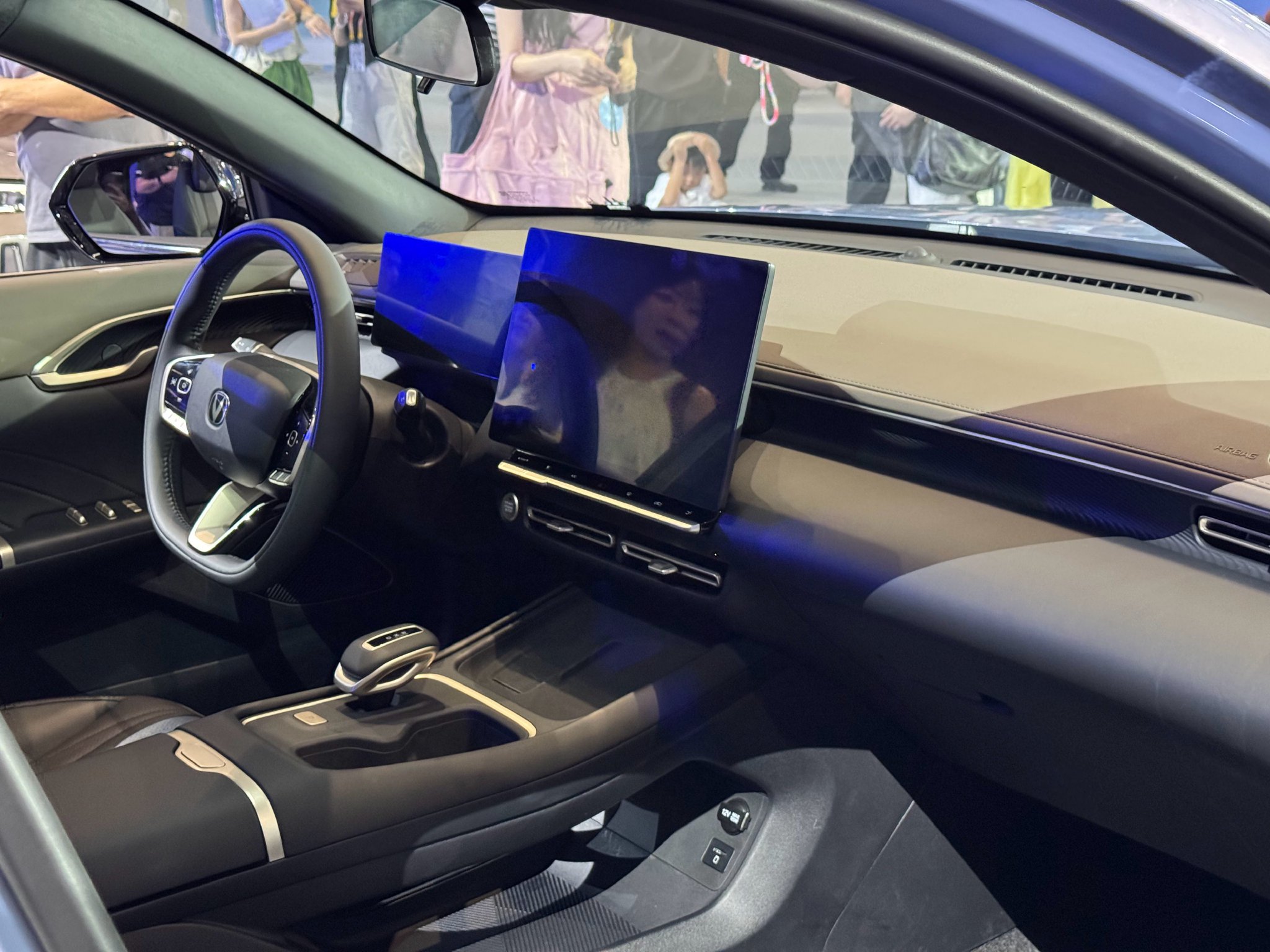 长安第四代逸动预售7.49万起，配50W快充、CarPlay