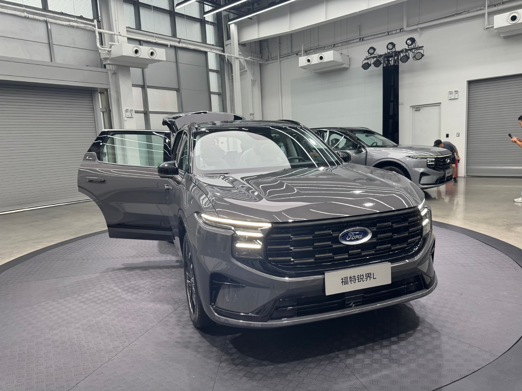 2026款福特锐界L实拍曝光，2.0T动力7秒破百油耗6升