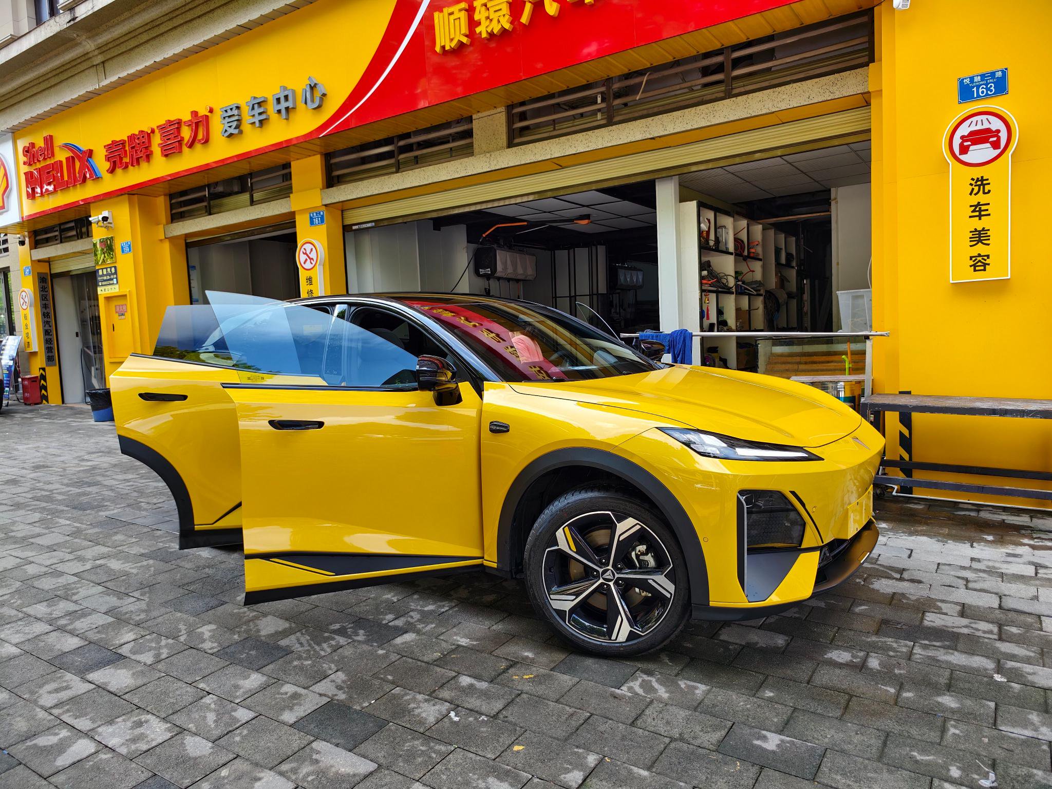 重庆试驾深蓝S07亮眼黄色引关注