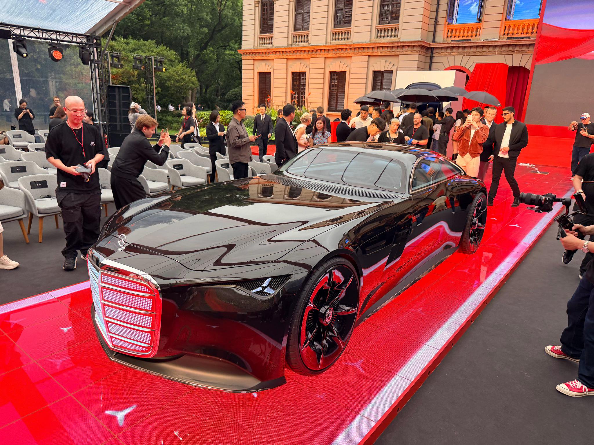 奔驰Vision Iconic概念车亮相，复古格栅设计将用于量产车