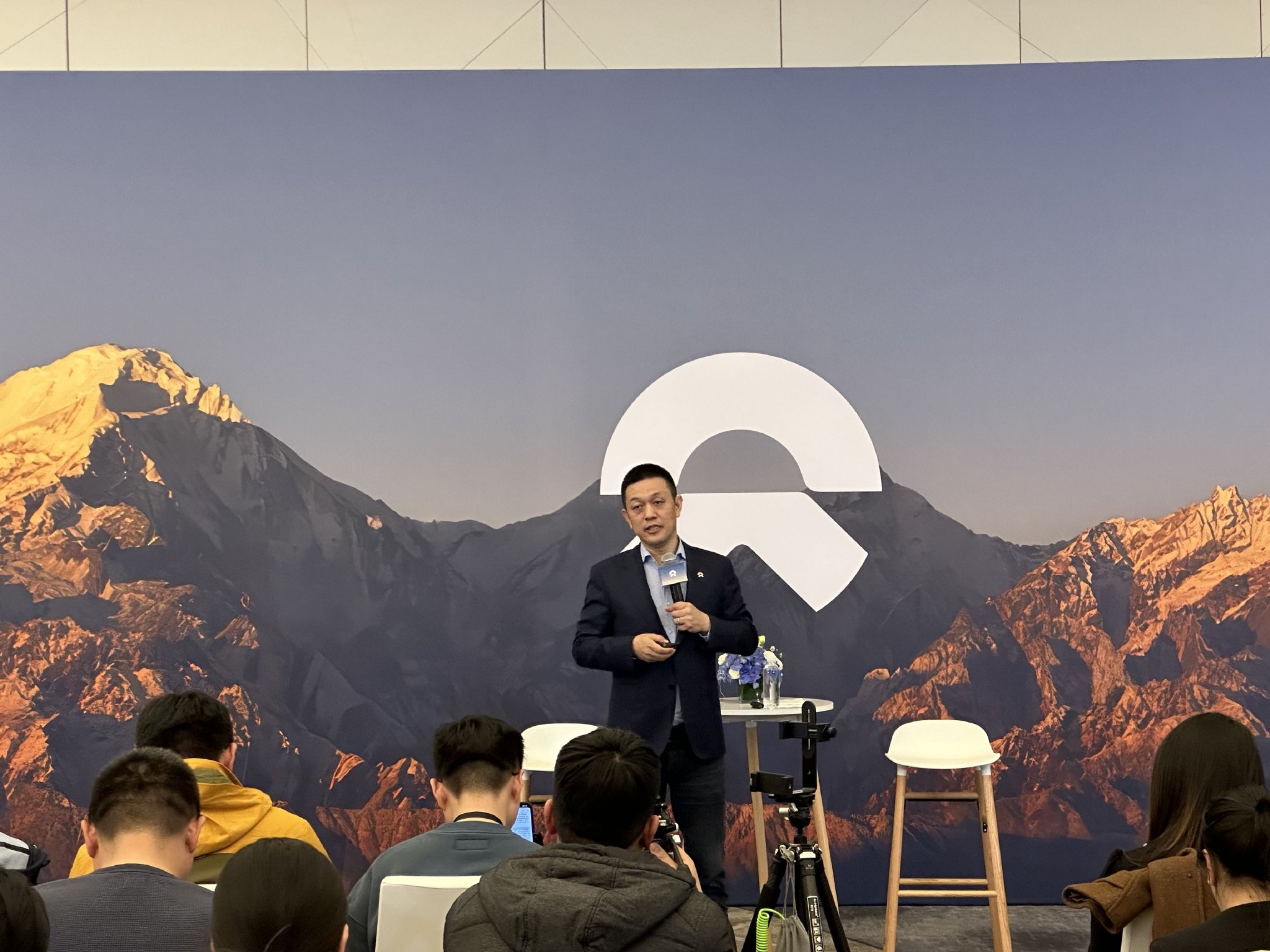 李斌呼吁自动驾驶研发优先减少事故