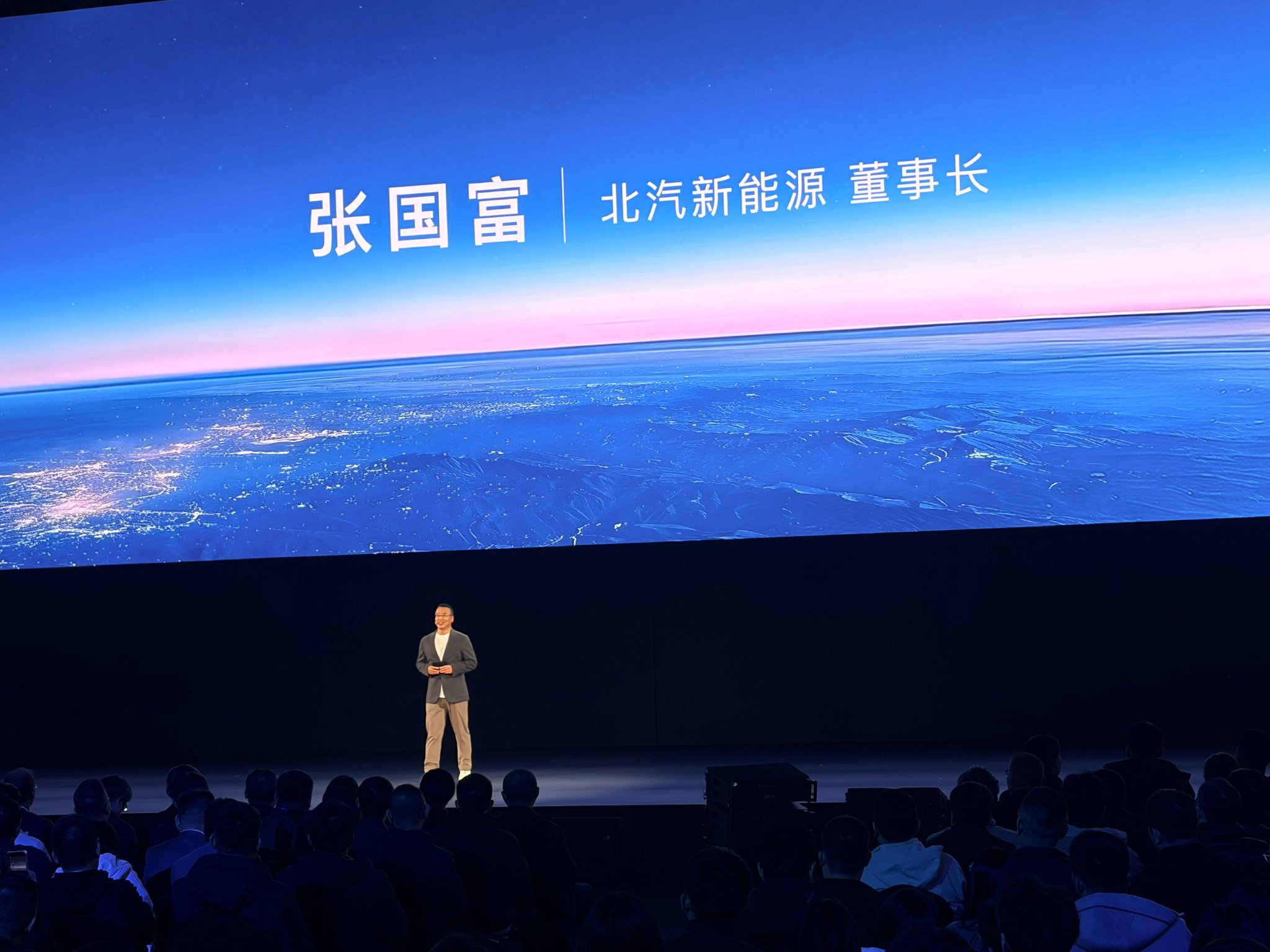 极狐阿尔法T5上市，10.98万起售，配高阶智驾与超五星安全