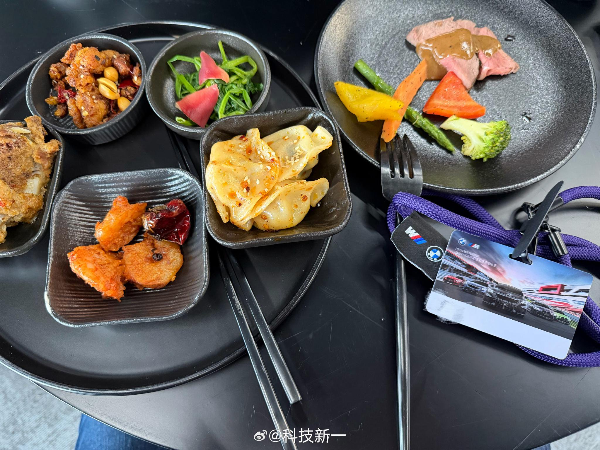 百公里加速3.3秒赛车亮相赛道