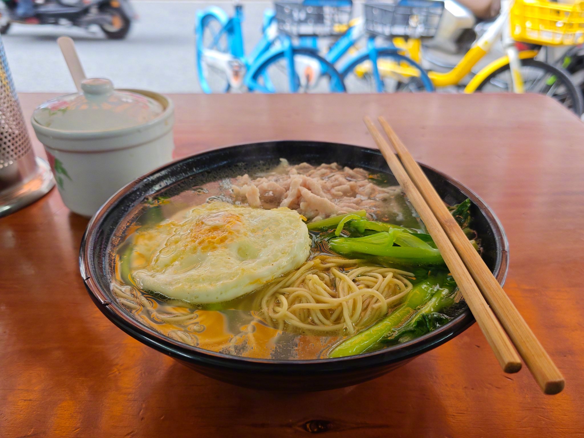 天津路凯丽面馆40年招牌肉丝面获郑州食客点赞